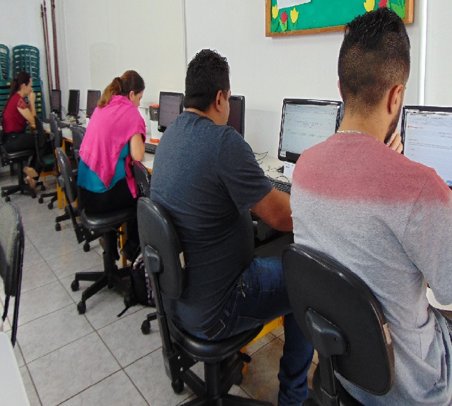 O CEEBJA de Pato Branco realizou no dia 30 de abril de 2019, nos turnos manhã, tarde e noite, a 2ª Etapa dos Exames On Line - Ensino Fundamental contemplando as disciplinas de Língua Portuguesa e Redação, Matemática, História, Geografia, Educação Física e Arte.