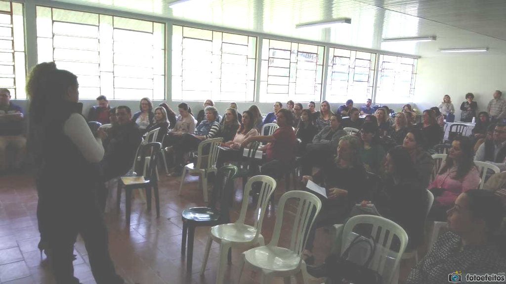 O Núcleo Regional de Educação de Pato Branco realizou no dia 13 de setembro de 2019, reunião sobre o Planejamento das Turmas e Matrículas para o ano letivo de 2020, para as Instituições de Ensino da Rede Pública Estadual e as Secretarias Municipais de Educação, no Colégio Estadual Castro Alves, no Município de Pato Branco.