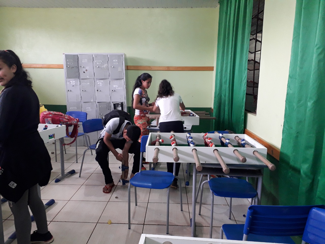 O projeto “Vem brincar comigo”, foi idealizado pela equipe diretiva do Colégio Estadual do Campo Cely Tereza Grezzana e planejado durante a semana pedagógica de fevereiro com professores e funcionários, após a análise da avaliação SAEP de matemática, onde percebemos a dificuldade dos alunos com medidas de área, ângulos e formas.