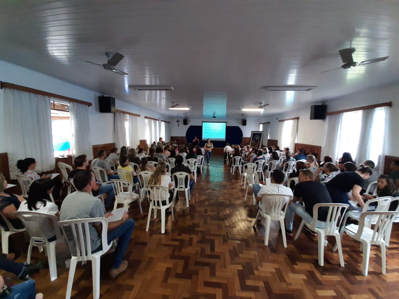 No dia 05 de dezembro de 2019, o Núcleo Regional de Educação de Pato Branco, realizou no Colégio Estadual La Salle, reunião para orientar as instituições de ensino sobre os procedimentos para abertura do período letivo de 2020, inclusão de turmas e efetivação das matrículas no Sistema Estadual de Registro Escolar – Escola Web. Bem como os procedimentos para o encerramento do ano letivo de 2019.