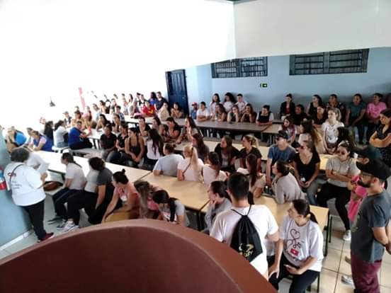 O Colégio Estadual de Pato Branco – CEPB participou do mutirão contra a dengue, no sábado, dia 15 de fevereiro de 2020.