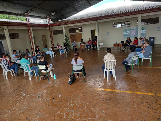 A Chefe do Núcleo Regional de Educação de Pato Branco, Iara Lucia Tecchio Mezomo e o Assistente Técnico José Francisco Grezzana, o Coordenador Pedagógico, Clediomar Miranda, as Técnicas, Fernanda Col Debella e Cristiane Aparecida Fantinel e a Coordenadora do RH, Chaiane Laís Tártari, receberam lideranças indígenas no dia 04 de fevereiro de 2021 para tratar assuntos referentes às demandas indígenas.