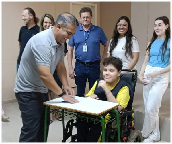Assinatura de ata de partida para reforma do Colégio Estadual Arthur Costa e Silva - Mariópolis