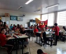 A professora Susana Preuss  desenvolveu com seus alunos do 6º A (matutino) Confecção de Abaco. Materiais utilizados: 
&#8730; caixa de ovos
&#8730; palito de churrasco
&#8730; cereal (sucrilhos coloridos)