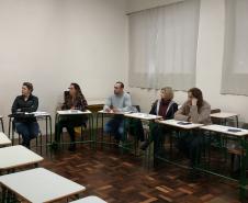 O NRE de Pato Branco vivenciou no mês de maio e junho a primeira fase do Conexão Professor em Ação, uma expansão do Conexão Professor-Lives.
Esse modelo de formação pretende trazer reflexões teóricas e encaminhamentos práticos para o desenvolvimento das atividades das disciplinas do currículo.
