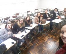 O NRE de Pato Branco vivenciou no mês de maio e junho a primeira fase do Conexão Professor em Ação, uma expansão do Conexão Professor-Lives.
Esse modelo de formação pretende trazer reflexões teóricas e encaminhamentos práticos para o desenvolvimento das atividades das disciplinas do currículo.
