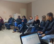 O Núcleo Regional de Educação de Pato Branco realizou, no mês de agosto, oito reuniões descentralizadas com diretores, diretores auxiliares e documentadores. No formato de rodas de conversa, foram debatidos três assuntos relacionados à gestão pedagógica da escola: avaliações internas e externas; gestão de sala de aula; e frequência escolar. 