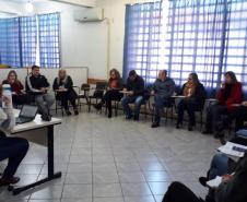 O Núcleo Regional de Educação de Pato Branco realizou, no mês de agosto, oito reuniões descentralizadas com diretores, diretores auxiliares e documentadores. No formato de rodas de conversa, foram debatidos três assuntos relacionados à gestão pedagógica da escola: avaliações internas e externas; gestão de sala de aula; e frequência escolar. 