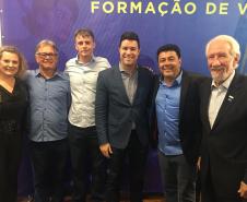 O Governo do Paraná deu início nesta quarta-feira (25) ao processo de implantação do Colégio da Polícia Militar de Pato Branco, que vai ocupar a estrutura do atual Colégio Estadual La Salle. Será a primeira unidade do Sudoeste do Estado. Em 2020 haverá uma transição pedagógica para a gestão da Polícia Militar, que começará oficialmente em 2021.