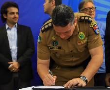 O Governo do Paraná deu início nesta quarta-feira (25) ao processo de implantação do Colégio da Polícia Militar de Pato Branco, que vai ocupar a estrutura do atual Colégio Estadual La Salle. Será a primeira unidade do Sudoeste do Estado. Em 2020 haverá uma transição pedagógica para a gestão da Polícia Militar, que começará oficialmente em 2021.