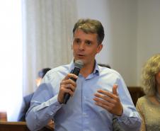 O Governo do Paraná deu início nesta quarta-feira (25) ao processo de implantação do Colégio da Polícia Militar de Pato Branco, que vai ocupar a estrutura do atual Colégio Estadual La Salle. Será a primeira unidade do Sudoeste do Estado. Em 2020 haverá uma transição pedagógica para a gestão da Polícia Militar, que começará oficialmente em 2021.