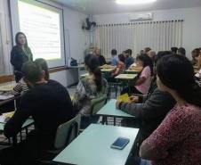 O CEEBJA de Pato Branco recebeu na noite de 25 de setembro de 2019, a Psicóloga Eliza Penachi, representando o CAPS II, Centro de Atenção Psicossocial desse município para ministrar uma palestra para alunos e professores.