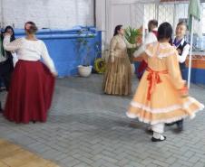 O CEEBJA de Pato Branco comemorou na noite de 24 de setembro de 2019, o Dia do Gaúcho, com a apresentação do grupo de danças do CTG  Carreteando a Saudade.