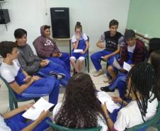 Cine debate com filme “Quase Deuses”