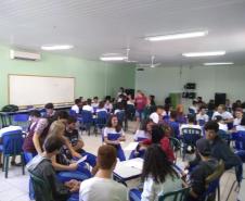 Cine debate com filme “Quase Deuses”