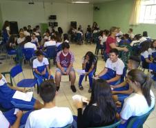 Cine debate com filme “Quase Deuses”