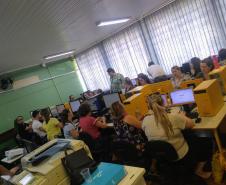 O Programa Reforço Escolar foi criado pela Secretaria de Estado da Educação e do Esporte com o objetivo de oferecer novos recursos digitais para alunos e professores