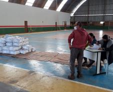 Em uma ação conjunta da SEJUF e SEED foram entregues 3441 cestas básicas para alunos das escolas Indígenas, Quilombola e do Campo no Núcleo Regional de Educação de Pato Branco.