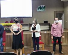 A chefe do Núcleo Regional de Educação Iara Lucia Tecchio Mezomo e o Assistente Técnico José Francisco Grezzana estiveram em reunião na AMSOP em Francisco Beltrão no dia 05 de fevereiro de 2021.