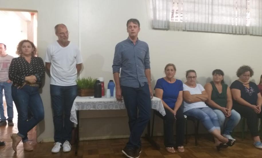 À Mulher, ao seu corpo de mil sonhos,
ao seu ventre fértil de ilusão e de vida.
À Mulher, à sua figura de paz e amor,
a toda a sua singularidade
e inebriante essência.



À todas elas, neste dia que é
apenas delas, um louvor de amor,
uma glorificação de reconhecimento,
porque cada Mulher é única,
é um tesouro em si mesma!