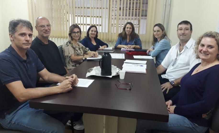 REUNIÃO COM TÉCNICO PEDAGÓGICO DA SEED O Núcleo Regional de Educação de Pato Branco recebeu no dia 18 de março de 2019, o Professor Abimael Fernando Moreira, Técnico Pedagógico do Departamento de Educação Básica da Secretaria de Estado da Educação-SEED, que participou de um encontro com o Chefe do NRE, Marcelo Oltramari, a Assistente Técnico Iara Lucia Tecchio Mezomo, as tutoras pedagógicas e a equipe de coordenação da educação básica.