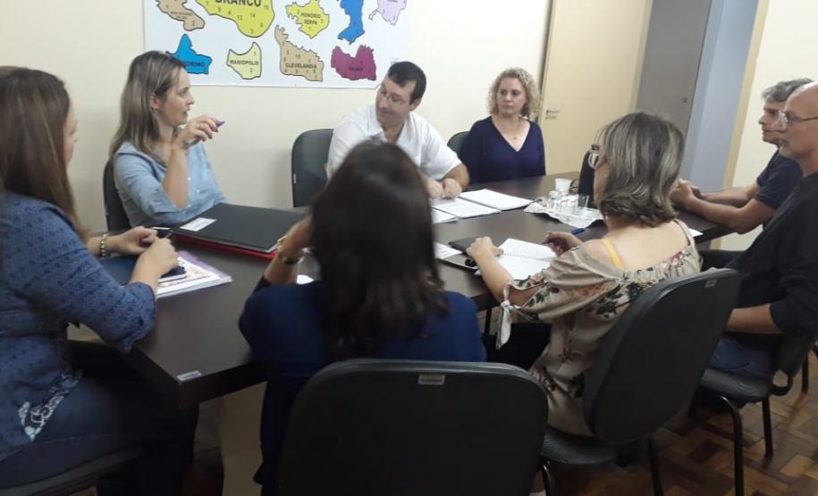 REUNIÃO COM TÉCNICO PEDAGÓGICO DA SEED O Núcleo Regional de Educação de Pato Branco recebeu no dia 18 de março de 2019, o Professor Abimael Fernando Moreira, Técnico Pedagógico do Departamento de Educação Básica da Secretaria de Estado da Educação-SEED, que participou de um encontro com o Chefe do NRE, Marcelo Oltramari, a Assistente Técnico Iara Lucia Tecchio Mezomo, as tutoras pedagógicas e a equipe de coordenação da educação básica