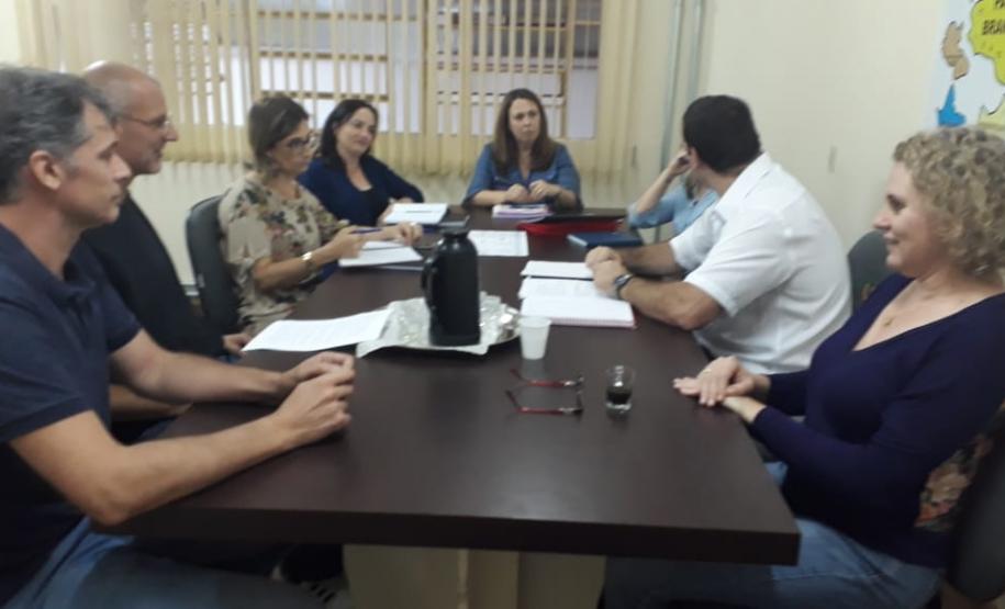 REUNIÃO COM TÉCNICO PEDAGÓGICO DA SEED O Núcleo Regional de Educação de Pato Branco recebeu no dia 18 de março de 2019, o Professor Abimael Fernando Moreira, Técnico Pedagógico do Departamento de Educação Básica da Secretaria de Estado da Educação-SEED, que participou de um encontro com o Chefe do NRE, Marcelo Oltramari, a Assistente Técnico Iara Lucia Tecchio Mezomo, as tutoras pedagógicas e a equipe de coordenação da educação básica.