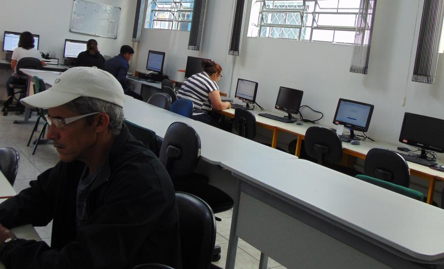 EXAMES ON LINE ENSINO MÉDIO - 1ª ETAPA O CEEBJA de Pato Branco realizou no dia 28 de março de 2019 a 1ª Etapa dos Exames online - Ensino Fundamental contemplando as disciplinas de Língua Portuguesa e Redação, Língua Estrangeira Moderna – Inglês, Matemática – Ciências - Educação Física- Arte.
