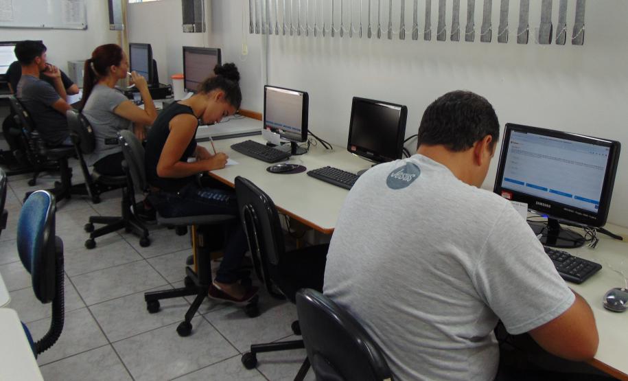 EXAMES ON LINE ENSINO MÉDIO - 1ª ETAPA O CEEBJA de Pato Branco realizou no dia 28 de março de 2019 a 1ª Etapa dos Exames online - Ensino Fundamental contemplando as disciplinas de Língua Portuguesa e Redação, Língua Estrangeira Moderna – Inglês, Matemática – Ciências - Educação Física- Arte.