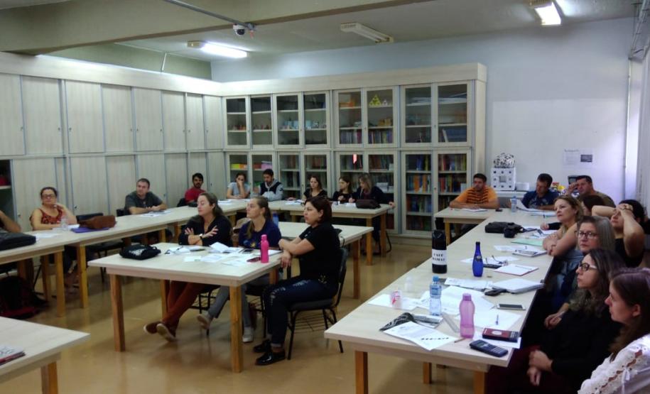 CURSO DE FORMAÇÃO DE PROFESSORES DE MATEMÁTICA CURSO DE FORMAÇÃO DE PROFESSORES DE MATEMÁTICA