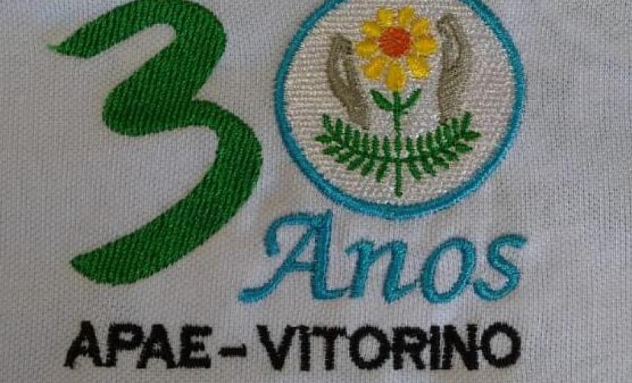 30 ANOS DA APAE DE VITORINO A APAE de Vitorino vem a público agradecer a todos que de alguma forma colaboraram para que as comemorações dos 30 anos acontecessem.