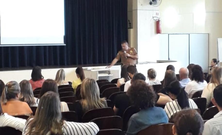 REUNIÃO COM DIRETORES, PEDAGOGOS, SECRETÁRIOS MUNICIPAIS DE EDUCAÇÃO E EQUIPE DO NRE DE PATO BRANCO O Núcleo Regional de Educação de Pato Branco promoveu reunião com Diretores e Pedagogos das Instituições Estaduais de Ensino, Secretários Municipais de Educação e Equipes dos Setores do NRE.