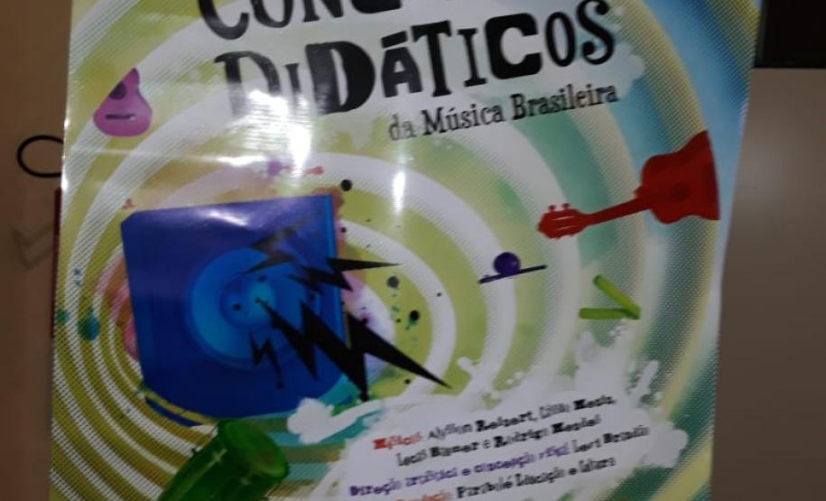 Espetáculo Linguagem e Arte! Concertos Didáticos da Música Brasileira! No dia 23 de abril de 2019, o grupo Parabolé Educação e Cultura, de Curitiba, esteve no Colégio Estadual Professor Agostinho Pereira, nos períodos da manhã e tarde com o espetáculo Linguagem e Arte! Concertos Didáticos da Música Brasileira, para os alunos do 6º ao 9º Ano.