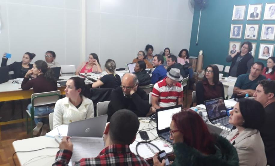 REUNIÃO DO FINANCEIRO E DO PATRIMÔNIO Os Setores do Financeiro e da Logística do Núcleo Regional de Educação de Pato Branco promoveram reunião com os Diretores e Agentes Educacionais II das Instituições da Rede Estadual de Ensino.