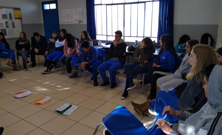 RODA DE CONVERSA No mês de junho, o Governo do Estado do Paraná desenvolveu ações relacionadas ao Programa: Junho Paraná Sem Drogas, as quais são direcionadas para a prevenção e conscientização dos malefícios do uso de drogas.
