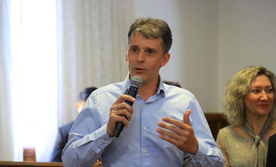 O Governo do Paraná deu início nesta quarta-feira (25) ao processo de implantação do Colégio da Polícia Militar de Pato Branco, que vai ocupar a estrutura do atual Colégio Estadual La Salle. Será a primeira unidade do Sudoeste do Estado. Em 2020 haverá uma transição pedagógica para a gestão da Polícia Militar, que começará oficialmente em 2021.