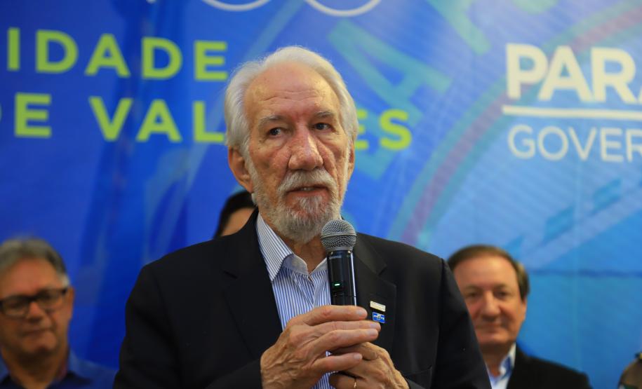 O Governo do Paraná deu início nesta quarta-feira (25) ao processo de implantação do Colégio da Polícia Militar de Pato Branco, que vai ocupar a estrutura do atual Colégio Estadual La Salle. Será a primeira unidade do Sudoeste do Estado. Em 2020 haverá uma transição pedagógica para a gestão da Polícia Militar, que começará oficialmente em 2021.