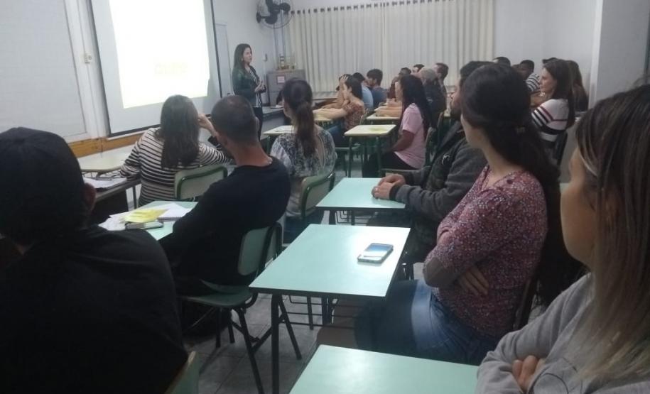 PALESTRA: VIVER É A MELHOR OPÇÃO!!! O CEEBJA de Pato Branco recebeu na noite de 25 de setembro de 2019, a Psicóloga Eliza Penachi, representando o CAPS II, Centro de Atenção Psicossocial desse município para ministrar uma palestra para alunos e professores.