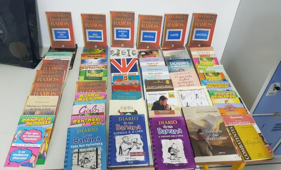 Livros doados pelo Rotary Clube Pato Branco para a Escola Estadual do Campo Nossa Senhora do Carmo Livros doados pelo Rotary Clube Pato Branco para a Escola Estadual do Campo Nossa Senhora do Carmo