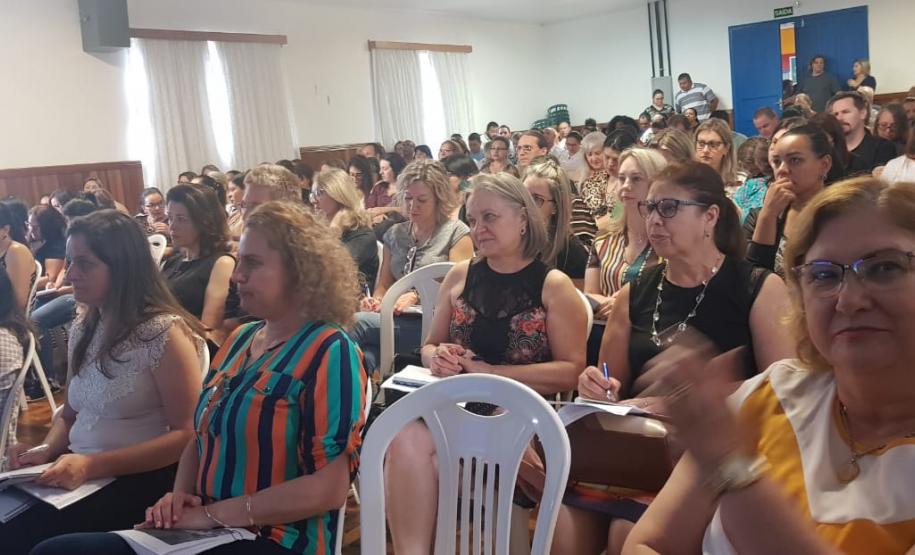 REUNIÃO TÉCNICA No dia 4 de outubro de 2019, nas dependências do Colégio Estadual La Salle – EFM, no Município de Pato Branco – PR, foi promovido pelo Núcleo Regional de Educação de Pato Branco, uma reunião técnica com a presença dos Diretores e Secretários das Instituições de Ensino da Rede Estadual, das Apaes e das Instituições de Ensino Particulares e dos Documentadores, assim como, Secretários(as) Municipais de Educação.
