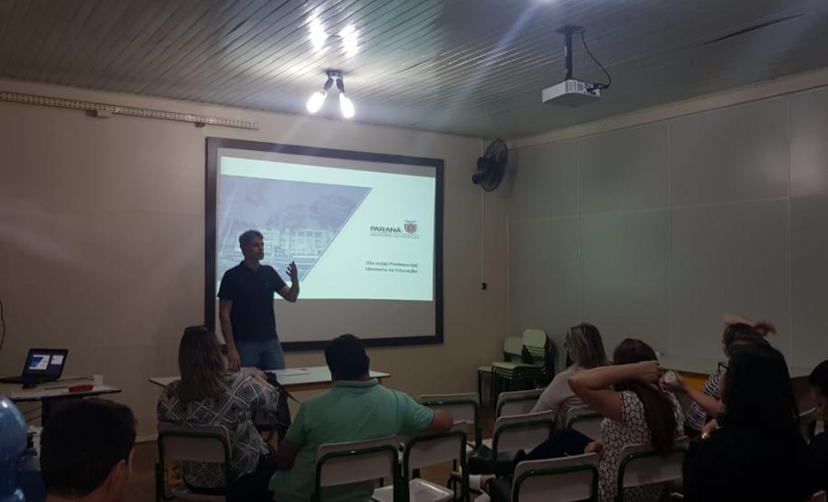 REUNIÃO TÉCNICA No dia 4 de outubro de 2019, nas dependências do Colégio Estadual La Salle – EFM, no Município de Pato Branco – PR, foi promovido pelo Núcleo Regional de Educação de Pato Branco, uma reunião técnica com a presença dos Diretores e Secretários das Instituições de Ensino da Rede Estadual, das Apaes e das Instituições de Ensino Particulares e dos Documentadores, assim como, Secretários(as) Municipais de Educação.