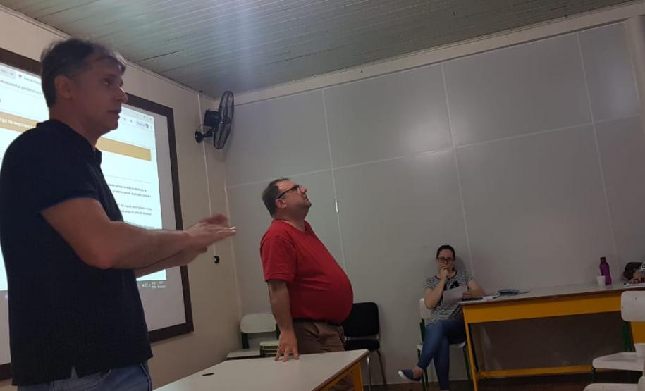 REUNIÃO TÉCNICA No dia 4 de outubro de 2019, nas dependências do Colégio Estadual La Salle – EFM, no Município de Pato Branco – PR, foi promovido pelo Núcleo Regional de Educação de Pato Branco, uma reunião técnica com a presença dos Diretores e Secretários das Instituições de Ensino da Rede Estadual, das Apaes e das Instituições de Ensino Particulares e dos Documentadores, assim como, Secretários(as) Municipais de Educação.