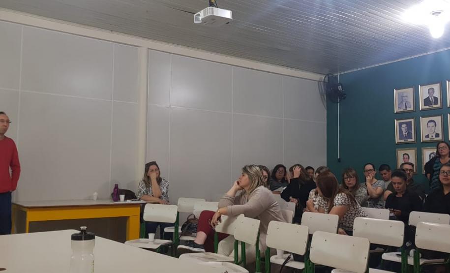 REUNIÃO TÉCNICA No dia 4 de outubro de 2019, nas dependências do Colégio Estadual La Salle – EFM, no Município de Pato Branco – PR, foi promovido pelo Núcleo Regional de Educação de Pato Branco, uma reunião técnica com a presença dos Diretores e Secretários das Instituições de Ensino da Rede Estadual, das Apaes e das Instituições de Ensino Particulares e dos Documentadores, assim como, Secretários(as) Municipais de Educação.