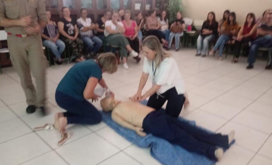 PROGRAMA BRIGADAS ESCOLARES – DEFESA CIVIL NA ESCOLA LANÇA A PARTE PRÁTICA DA 14ª OFERTA DO CURSO DE FORMAÇÃO DE BRIGADISTAS ESCOLARES NO ESTADO Seguindo o calendário anual das atividades do Programa Brigadas Escolares, a Coordenadoria Estadual da Defesa Civil junto com os Núcleos Regionais de Ensino, deram início neste último dia (21), na parte prática da 14ª oferta do Curso de Formação de Brigadistas Escolares.