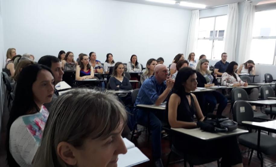 VI ENCONTRO FORMATIVO As Equipes Gestoras das Instituições Estaduais de Ensino do Núcleo Regional de Educação de Pato Branco estiveram reunidas no VI Encontro Formativo, formação continuada que foi realizada no dia 18 de outubro de 2019, no Município de Pato Branco.