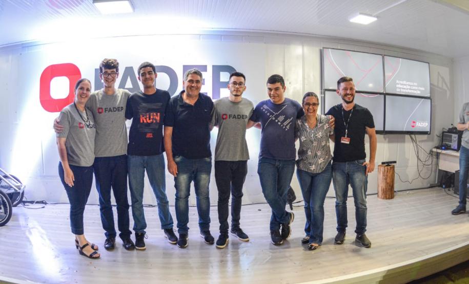 ALUNOS DO COLÉGIO ESTADUAL DE PATO BRANCO PARTICIPAM DA INVENTUM Alunos do Colégio Estadual de Pato Branco (PREMEN), do Curso Técnico em Informática Integrado (2º ano) participaram da Inventum 2019, através do Hackathon  na FADEP .
Foram 24 horas de imersão visando a criação de soluções inovadoras voltadas à qualidade de vida da terceira idade. Na ocasião, apresentaram quatro propostas de plataformas digitais voltadas aos idosos.