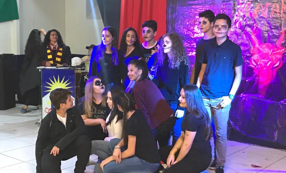 MACABRO I FESTIVAL DE TERROR DO COLÉGIO JOÃO XXIII Aconteceu no dia 31 de outubro de 2019, no Colégio Estadual João XXIII – EFMP, município de Clevelândia, o MACABRO - 1º FESTIVAL DE TERROR DO COLÉGIO JOÃO XXIII - sob a coordenação da professora de Inglês Cristiana Dlugosz e Equipe Pedagógica, com apoio de todo o quadro de professores desta Instituição de Ensino.