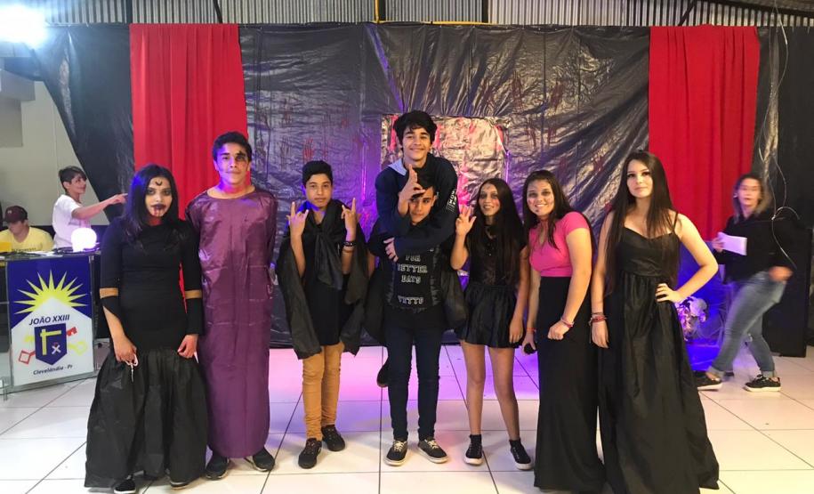 MACABRO -  I FESTIVAL DE TERROR DO COLÉGIO JOÃO XXIII Aconteceu no dia 31 de outubro de 2019, no Colégio Estadual João XXIII – EFMP, município de Clevelândia, o MACABRO - 1º FESTIVAL DE TERROR DO COLÉGIO JOÃO XXIII - sob a coordenação da professora de Inglês Cristiana Dlugosz e Equipe Pedagógica, com apoio de todo o quadro de professores desta Instituição de Ensino.