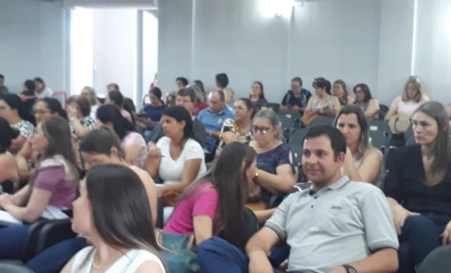 VII ENCONTRO FORMATIVO As Equipes Gestoras das Instituições Estaduais de Ensino do Núcleo Regional de Educação de Pato Branco estiveram reunidas no VII Encontro Formativo, formação continuada que foi realizada no dia 19 de novembro de 2019, na FADEP, no Município de Pato Branco.