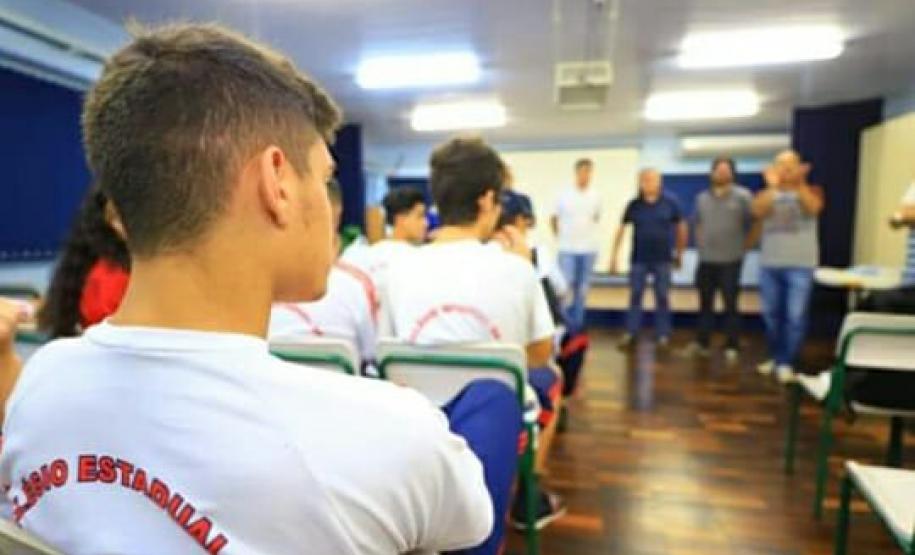 ENTREGA DE CERTIFICADOS E PREMIAÇÃO DA INVENTUM 2019 Foi realizada no dia 26 de novembro de 2019, no Colégio Estadual de Pato Branco (Premen), a entrega dos certificados e a premiação para os alunos que participaram das competições da Inventum 2019:  Hackthon, Cosplay, Corrida Maluca, Copa DONM de Drone, e da Bienal Pública! Pato Branco – Gibikids na Escola.
